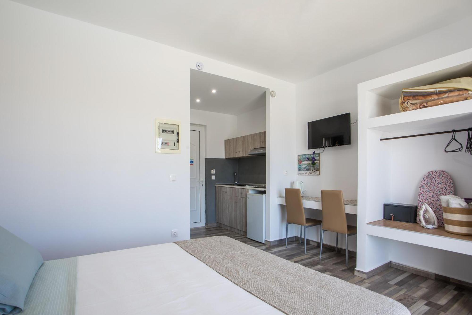 Lisabeth Apartments ファリラキ エクステリア 写真